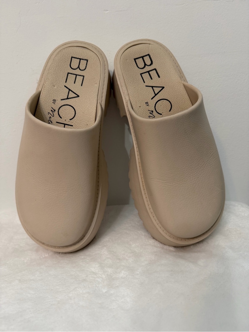 BEACH by Matisse Women's Cream Slip-On Clog Size 9 M